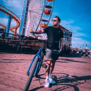 دانلود اهنگ انقدر چهرت پر احساسه که دردامو میبره